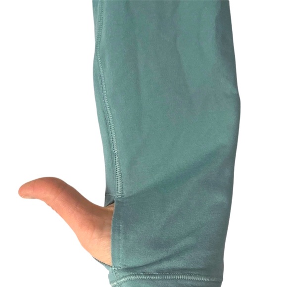 Athleta Shanti Mock Neck, Fitted, Cropped Long Sleeve Performance Top - Picture 6 of 13